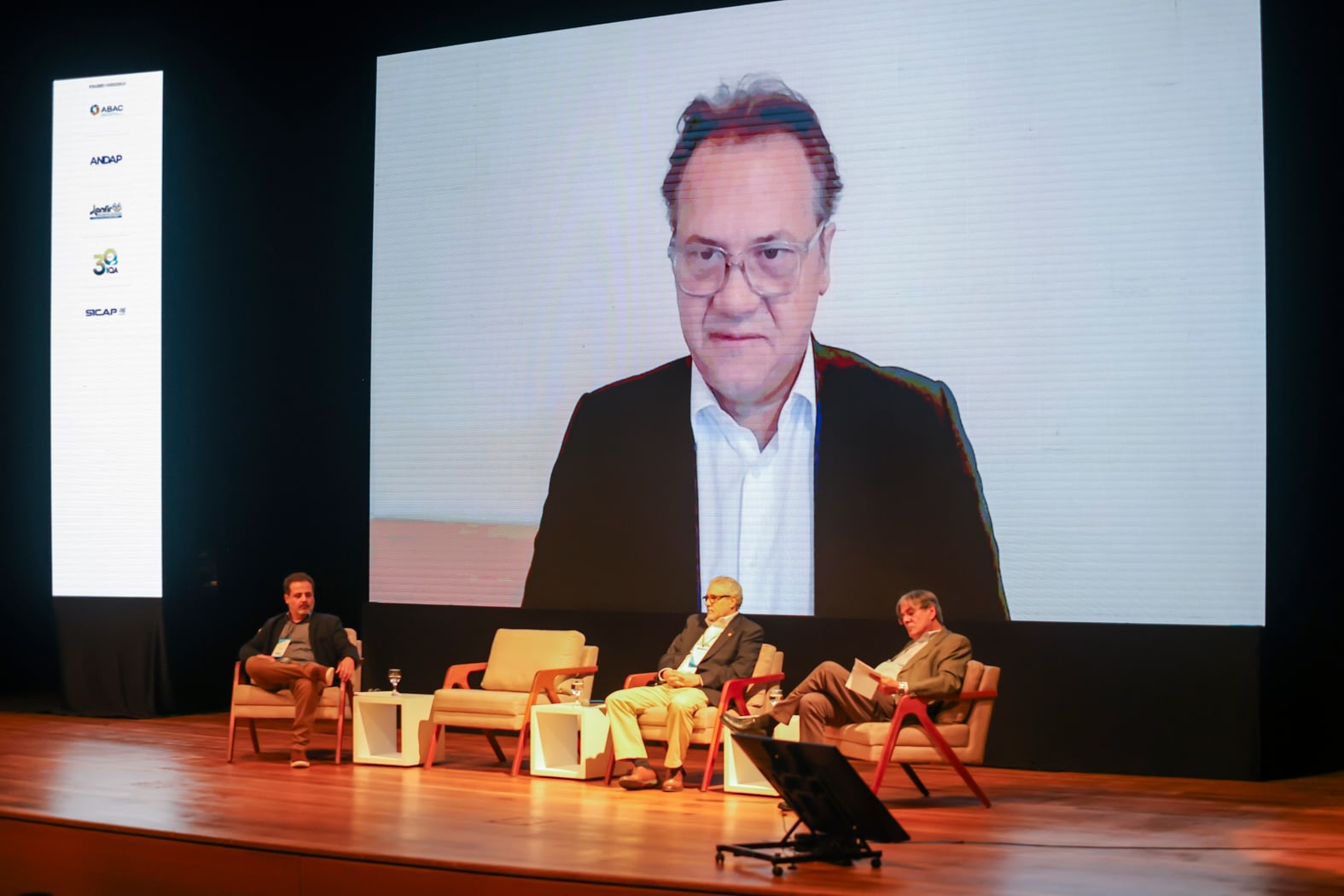 Imagem ilustrativa da notícia: Contextos interno e externo podem refletir em menos investimentos no Brasil