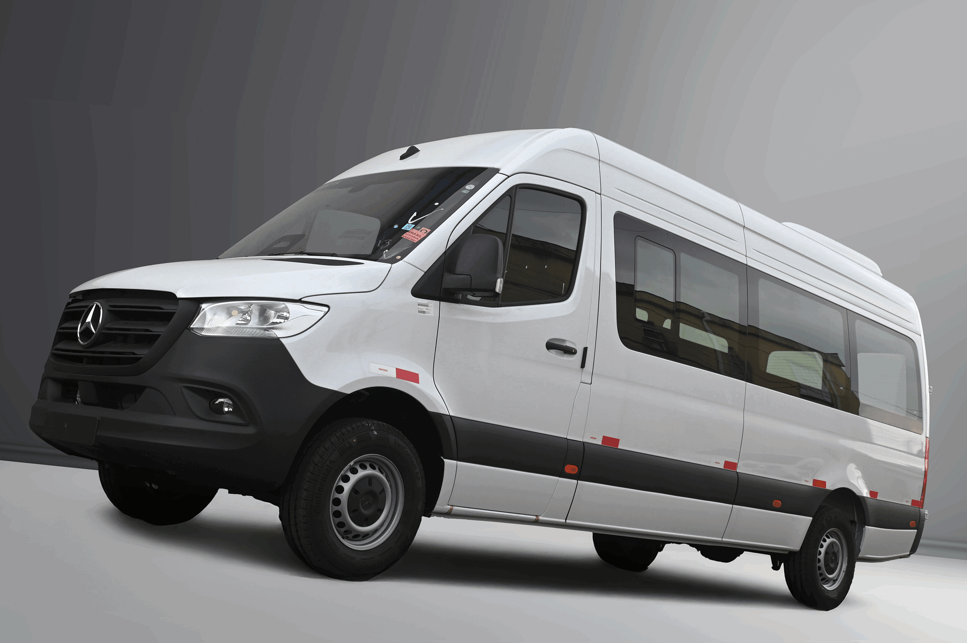 Imagem ilustrativa da notícia: Mercedes-Benz lança Sprinter Robustez com foco no agronegócio e mineração