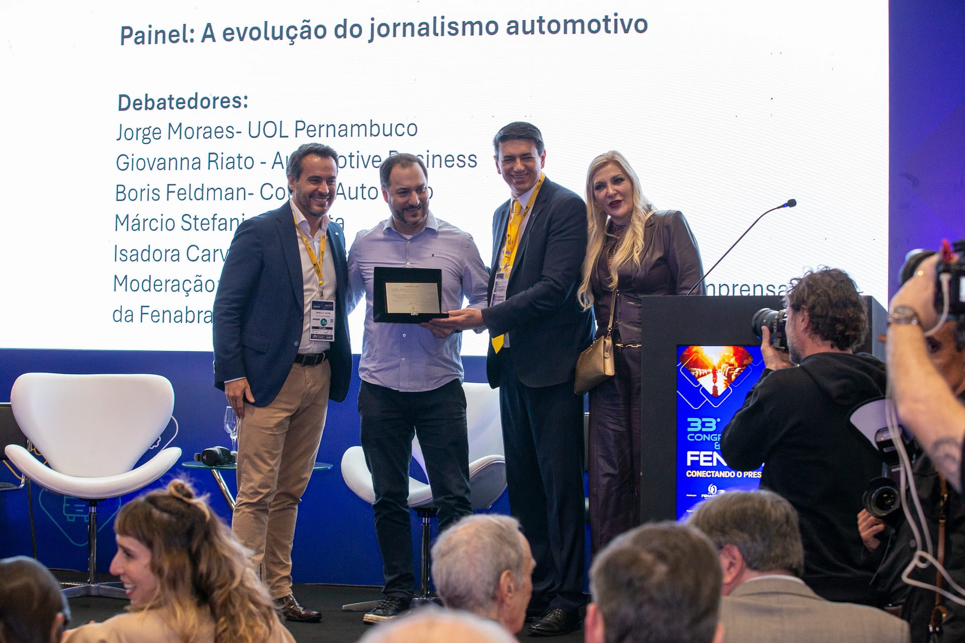 Imagem ilustrativa da notícia: Agência AutoData é homenageada pela Fenabrave 