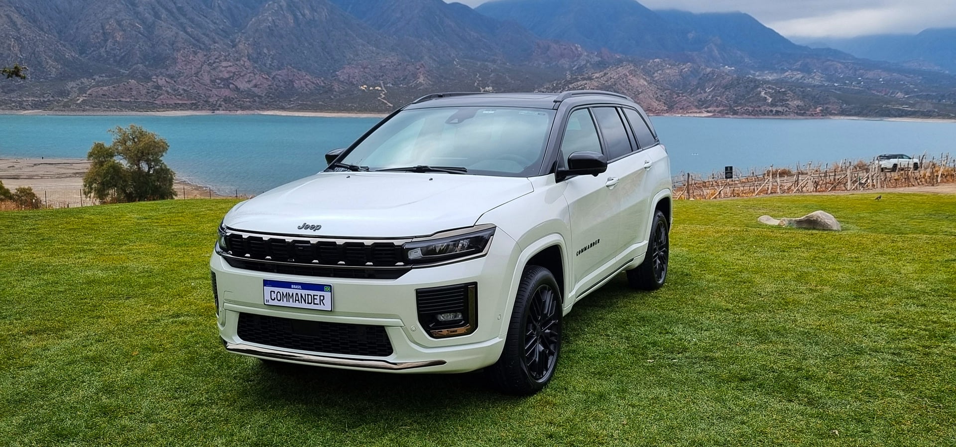 Imagem ilustrativa da notícia: Jeep Commander 2026 muda pouco e fica mais barato para jogar melhor