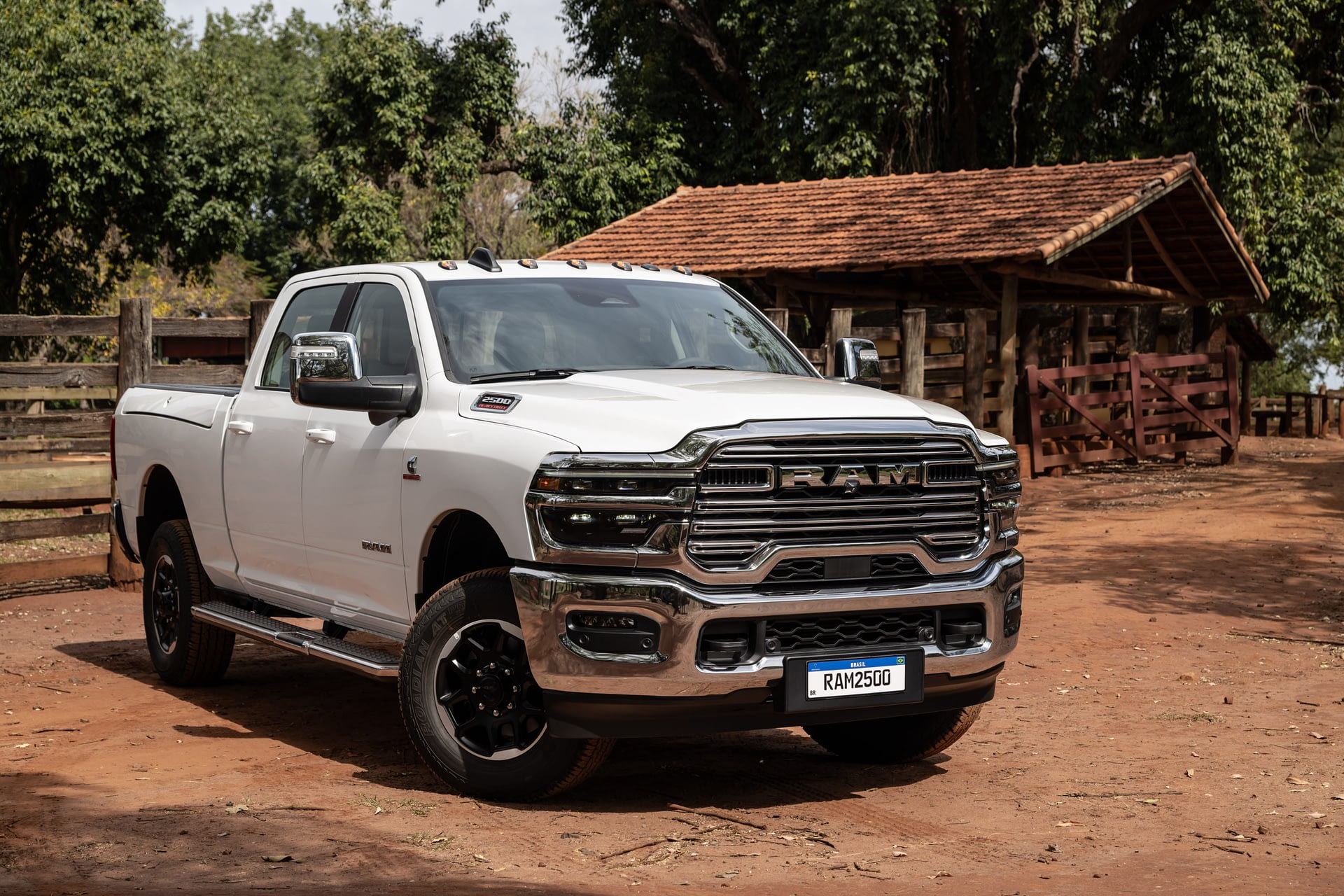 Imagem ilustrativa da notícia: Novas Ram 2500 e 3500 chegam ao Brasil com motor turbodiesel Cummins