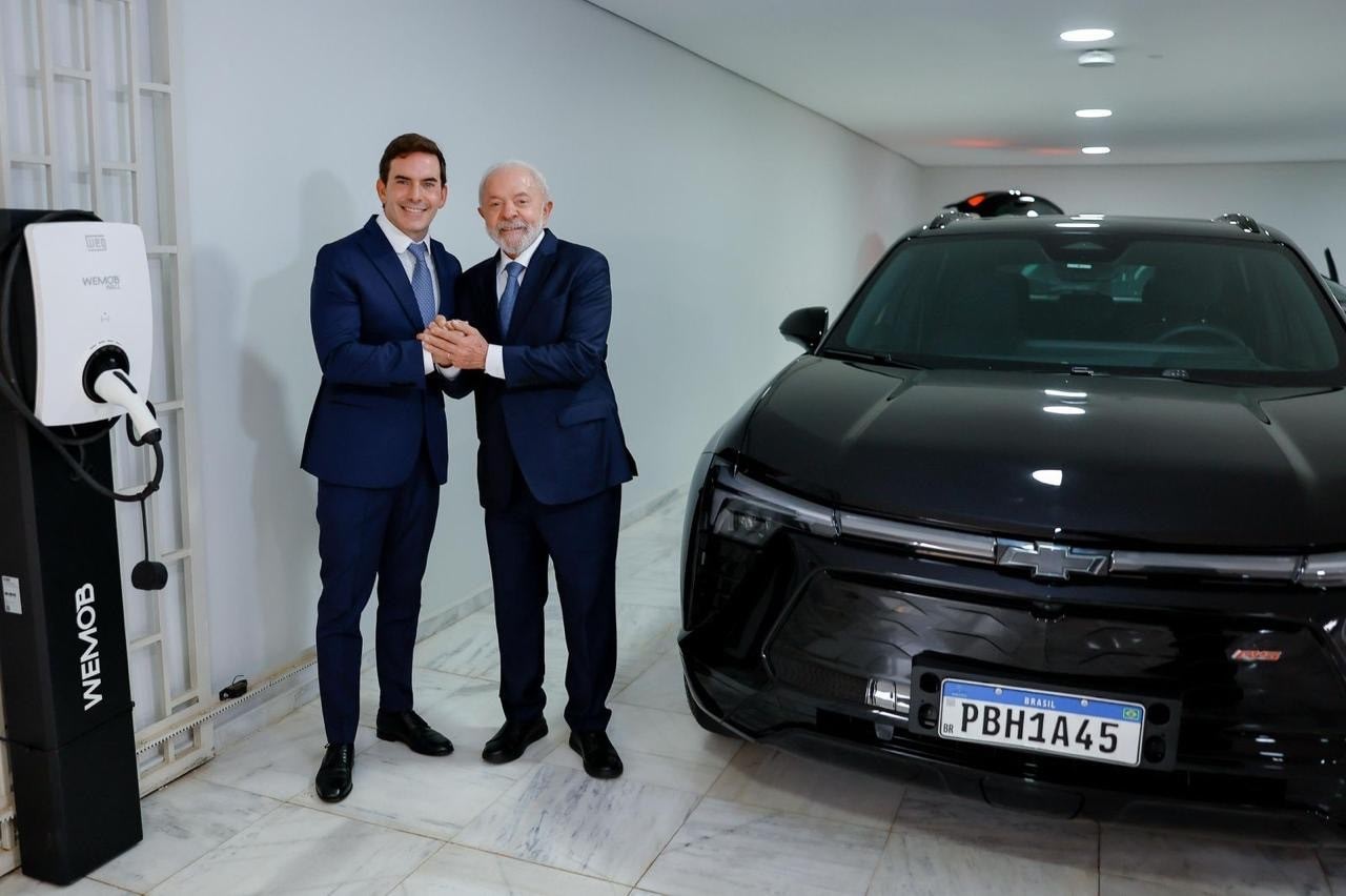 Imagem ilustrativa da notícia: Presidente Lula ganha quatro Chevrolet Blazer para formar frota elétrica