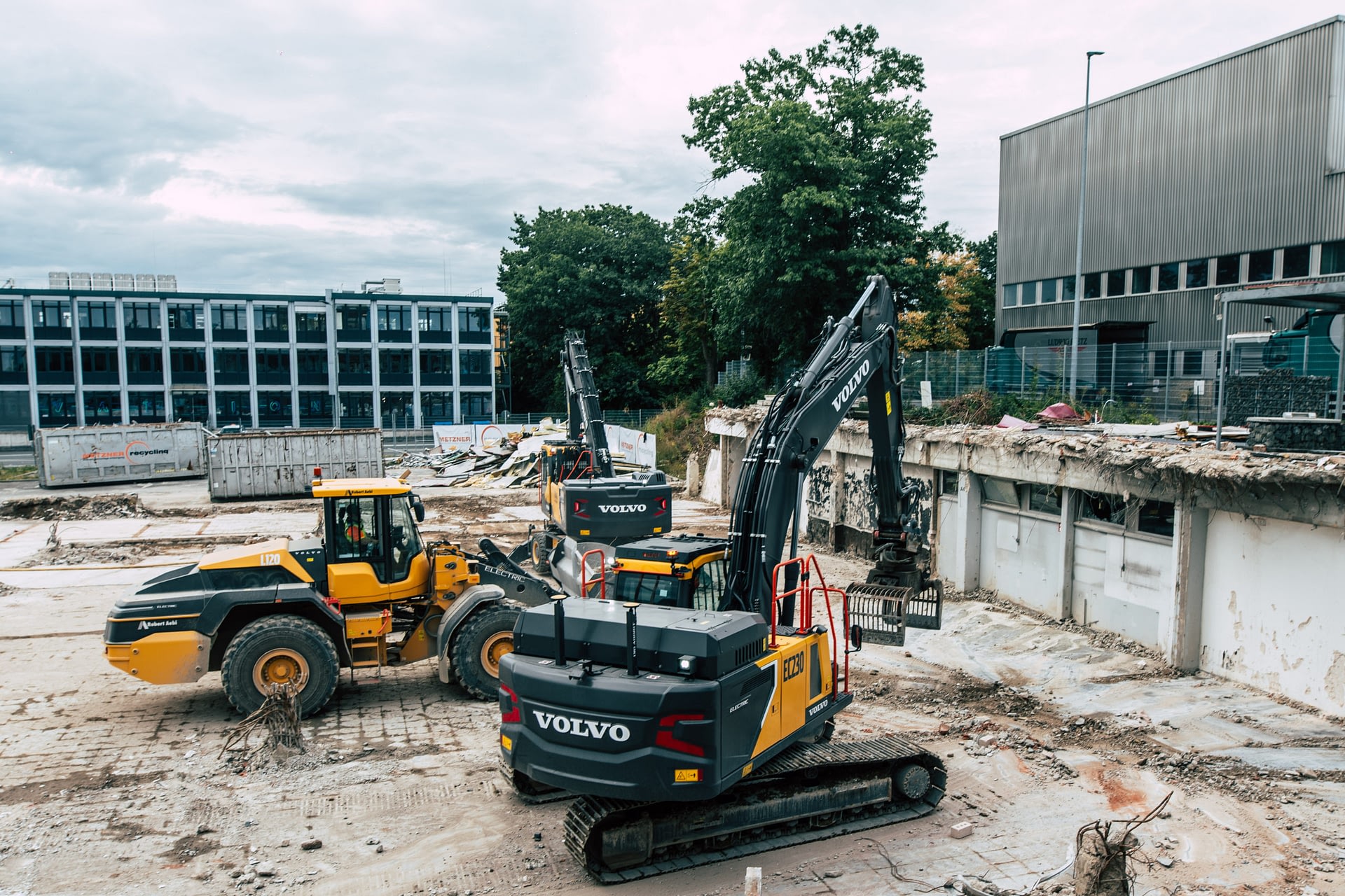 Imagem ilustrativa da notícia: Volvo CE trabalha em demolição só com máquinas elétricas na Europa