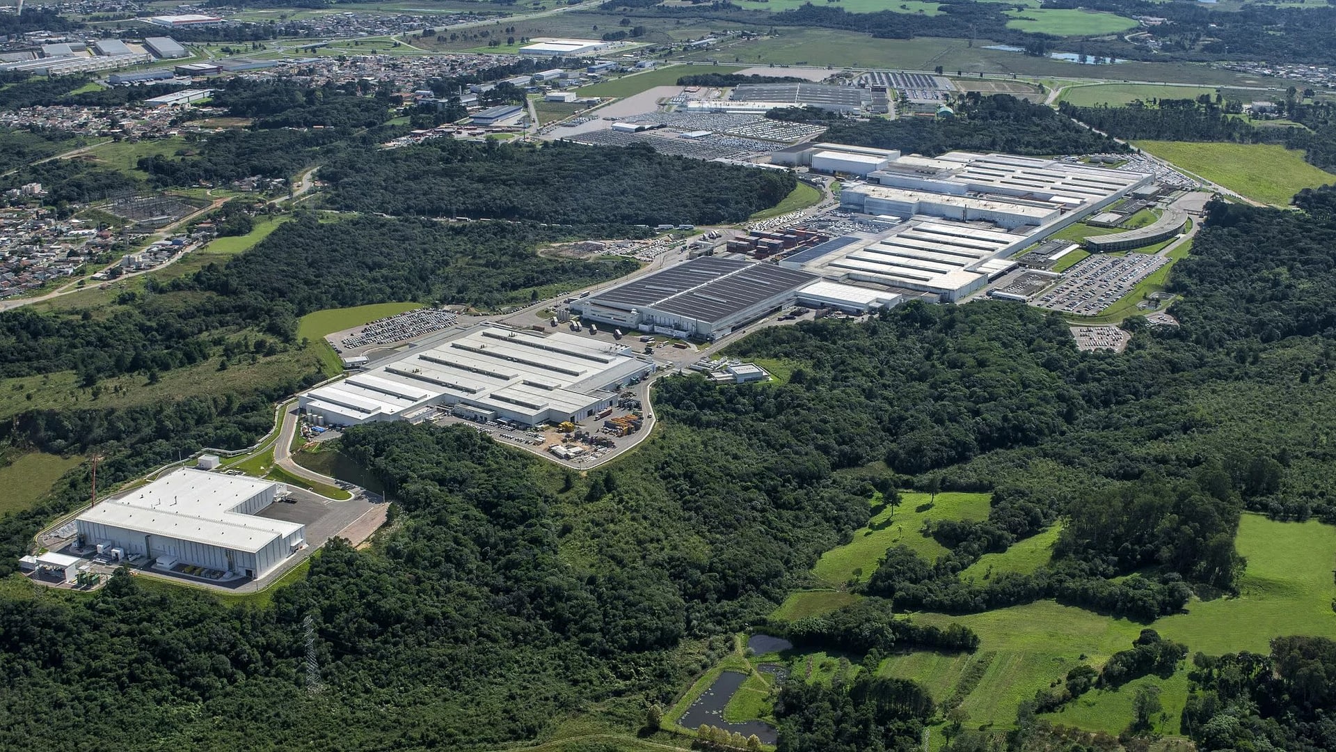 Imagem ilustrativa da notícia: Geely adquire fatia da Renault do Brasil e usará fábrica do Paraná