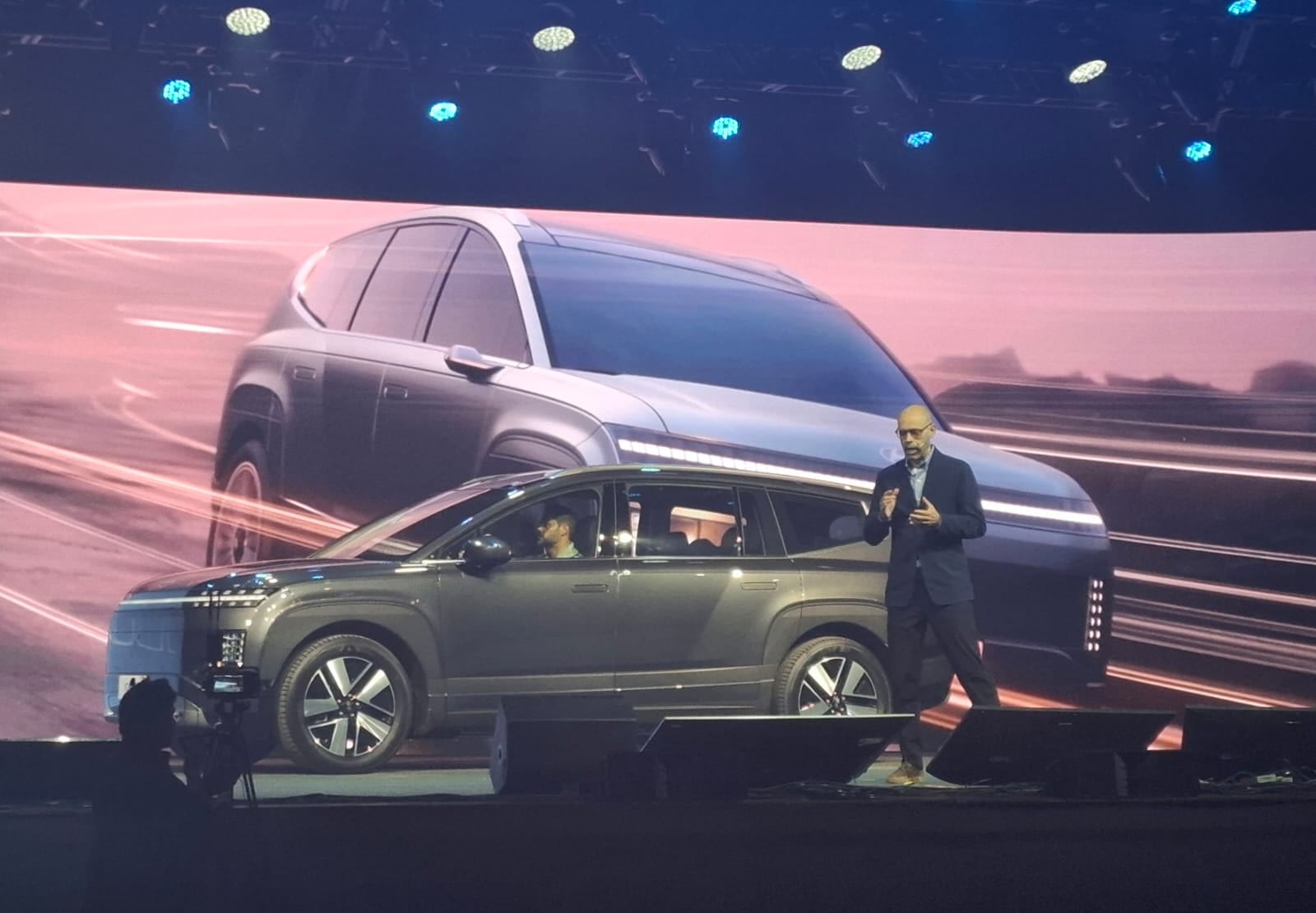 Imagem ilustrativa da notícia: Hyundai mostra SUV elétrico Ioniq 9 no Salão 