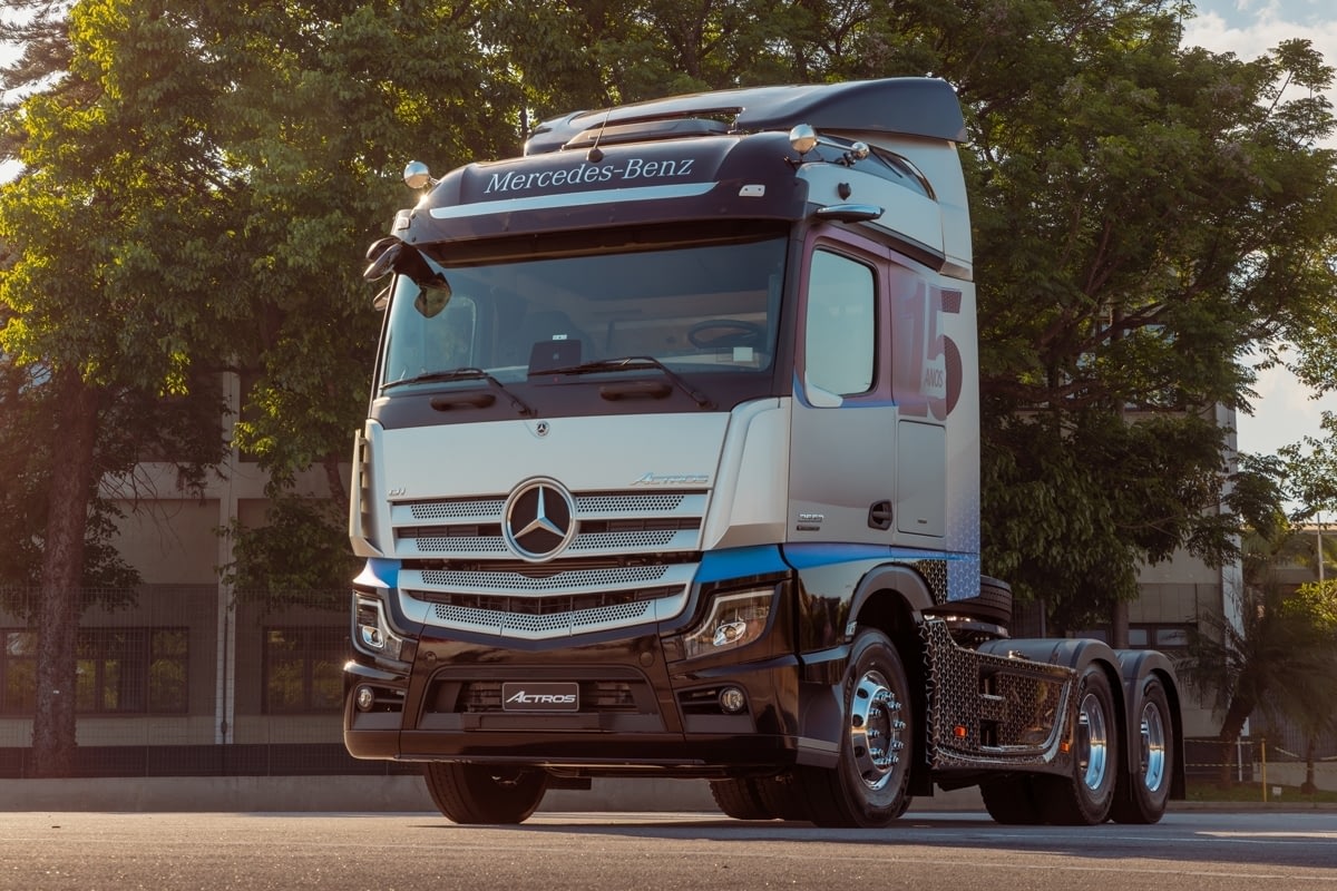 Imagem ilustrativa da notícia: Mercedes-Benz lança edição especial do Actros pelos seus 15 anos