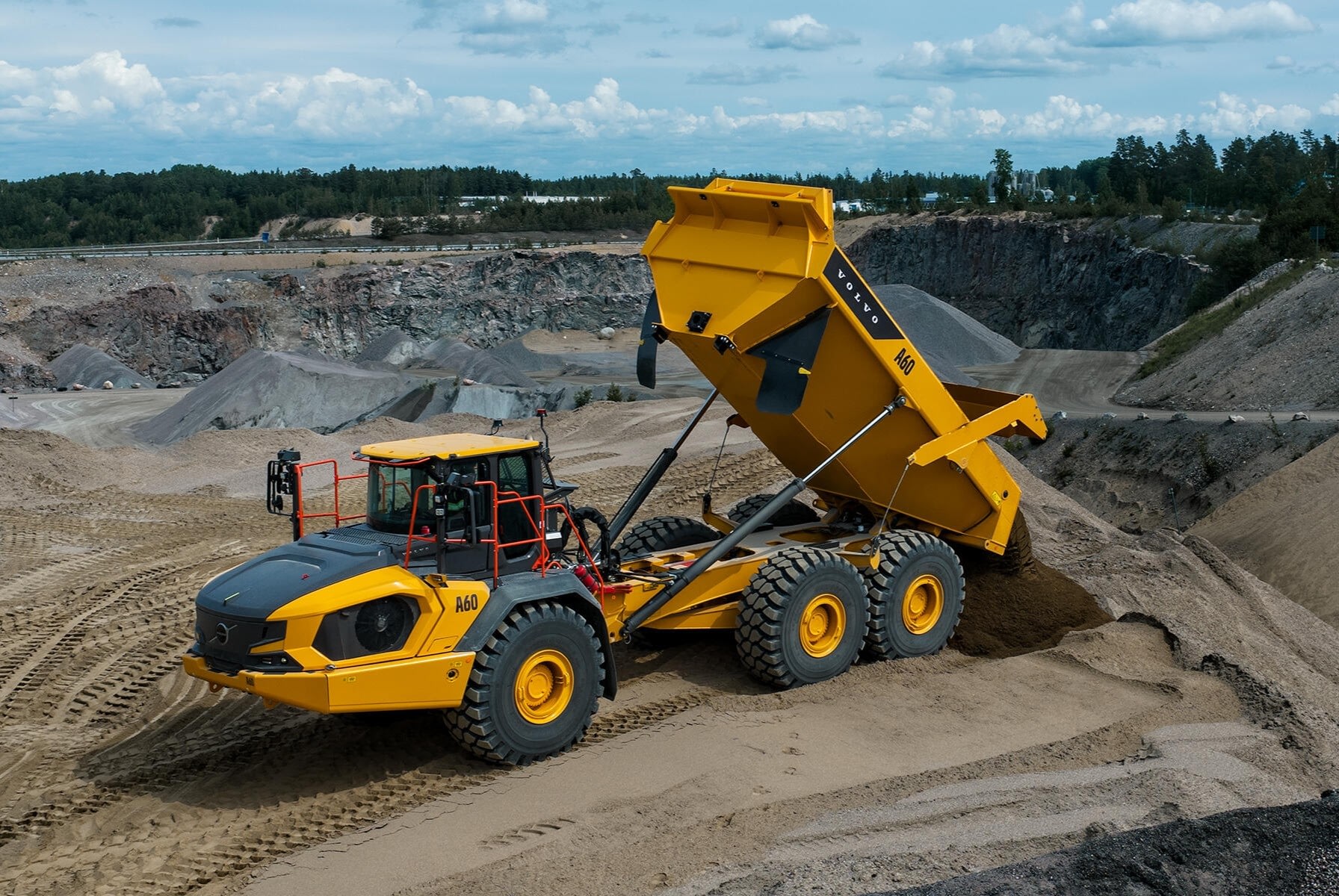 Imagem ilustrativa da notícia: Nova geração do caminhão articulado Volvo A60 chega ao Brasil