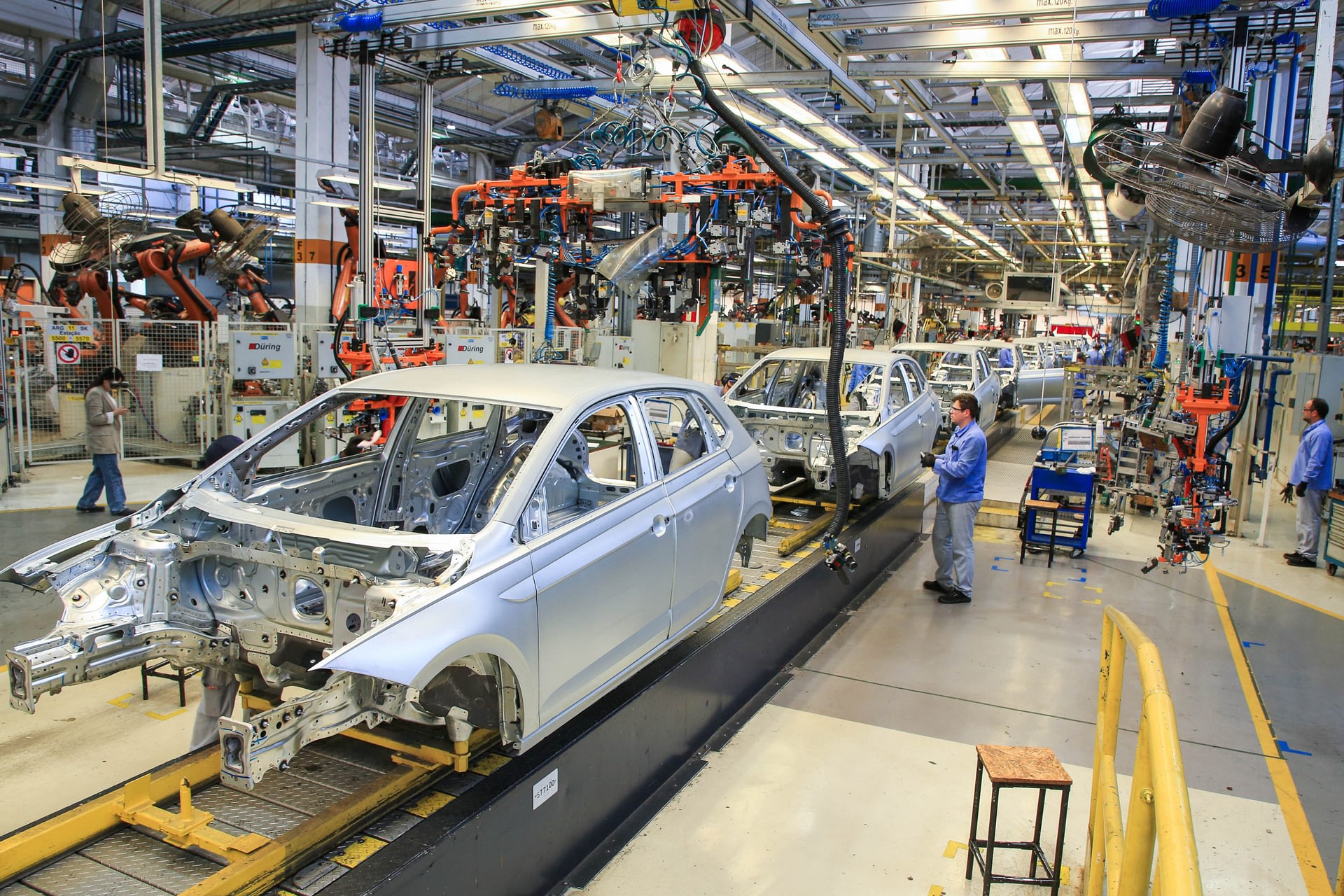 Imagem ilustrativa da notícia: Produção recua em novembro e reduz alta do acumulado