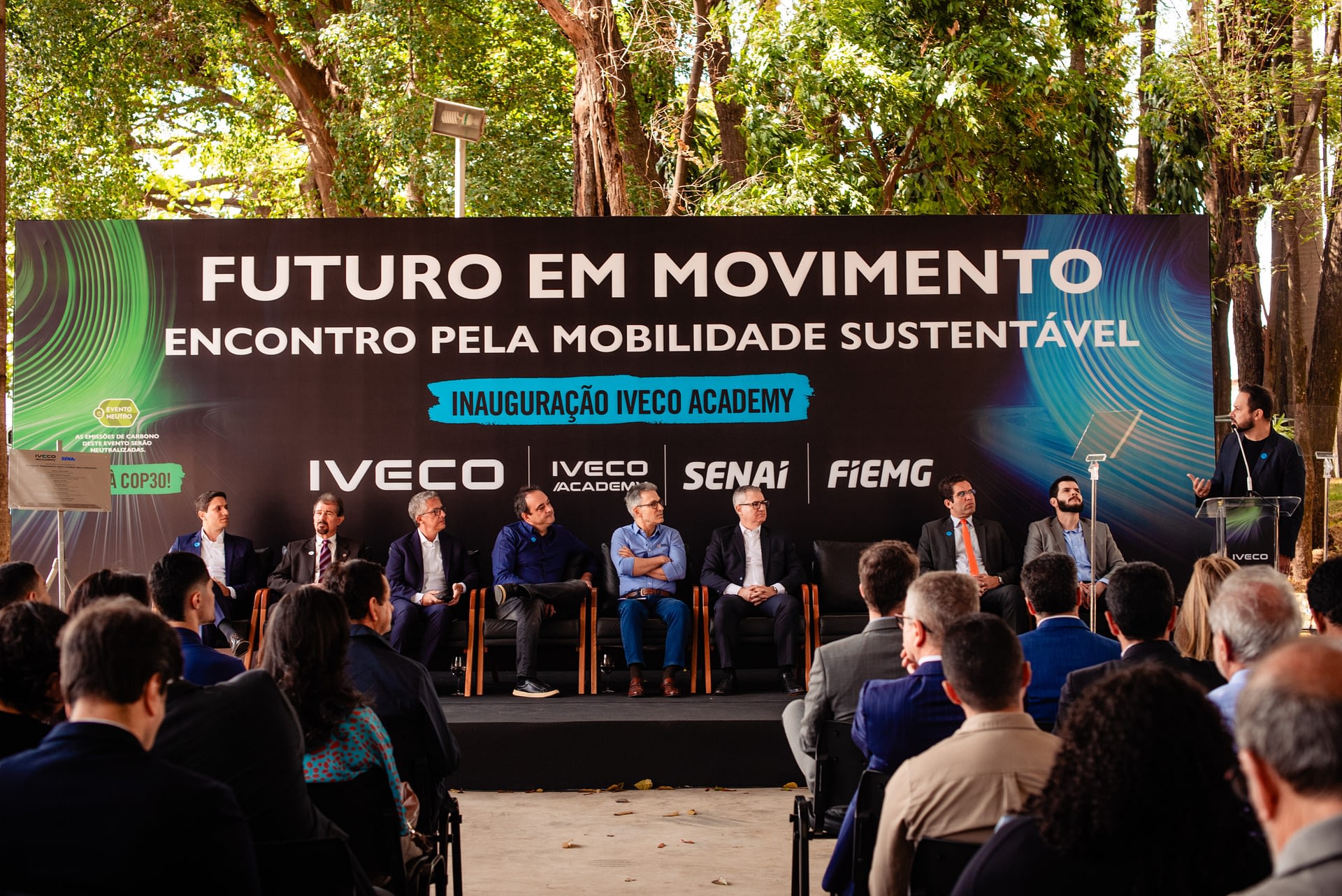 Imagem ilustrativa da notícia: Iveco entrega propostas para descarbonização ao governo de Minas Gerais