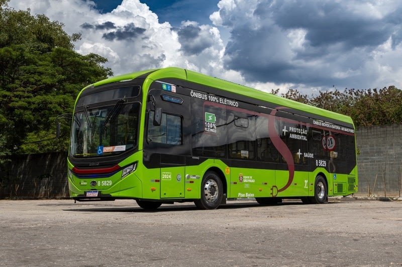 Imagem ilustrativa da notícia: BYD quadruplica venda de ônibus elétricos em 2025
