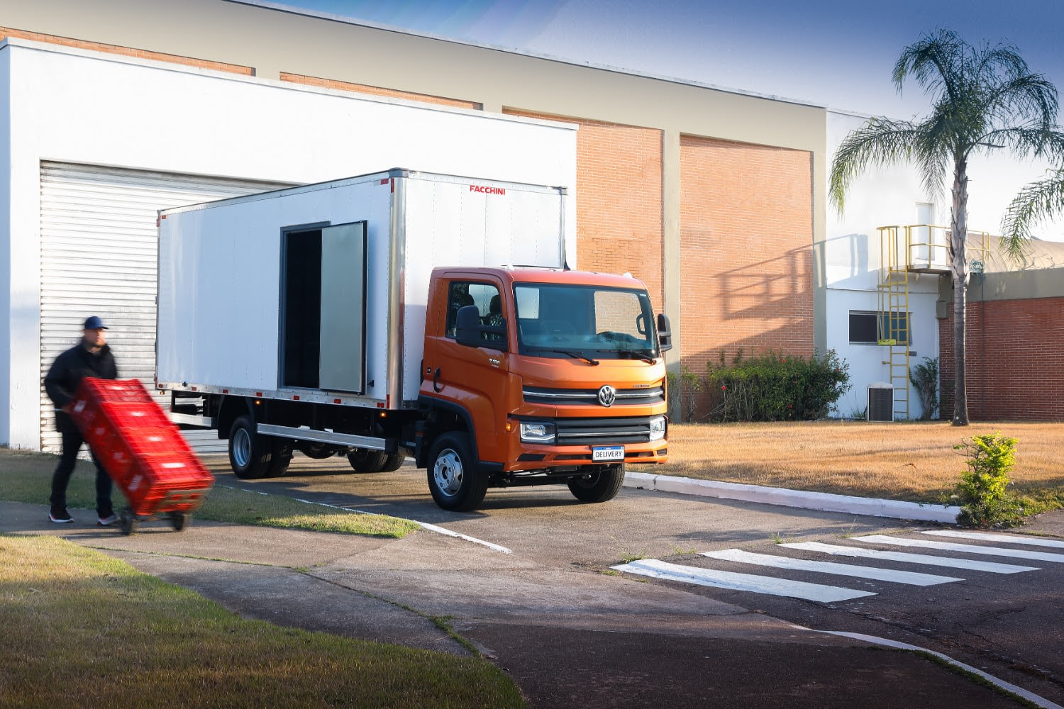 Imagem ilustrativa da notícia: VW Caminhões e Ônibus mantém liderança em caminhões apesar de aperto da Mercedes-Benz