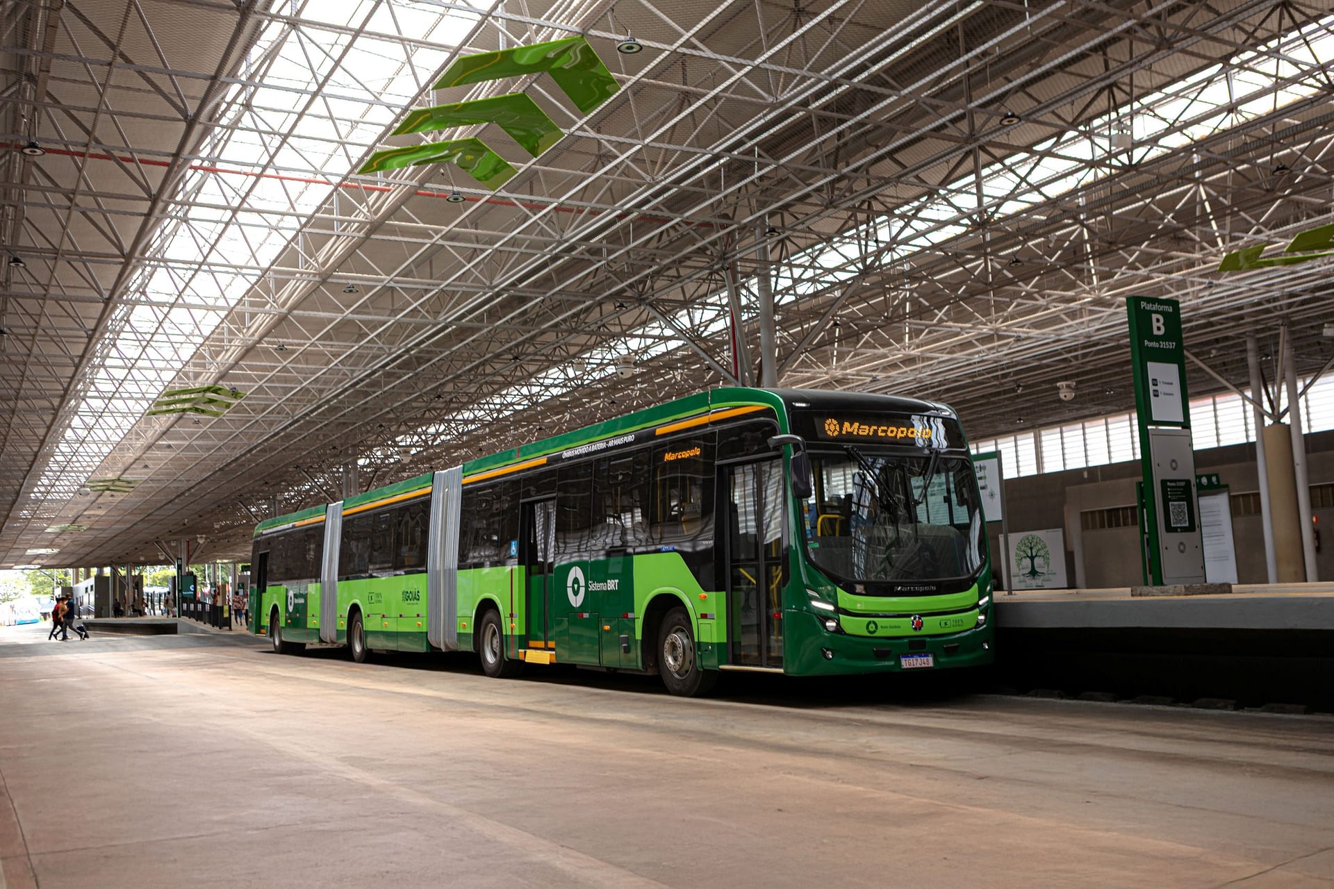 Goiânia passa a operar o maior ônibus elétrico do mundo