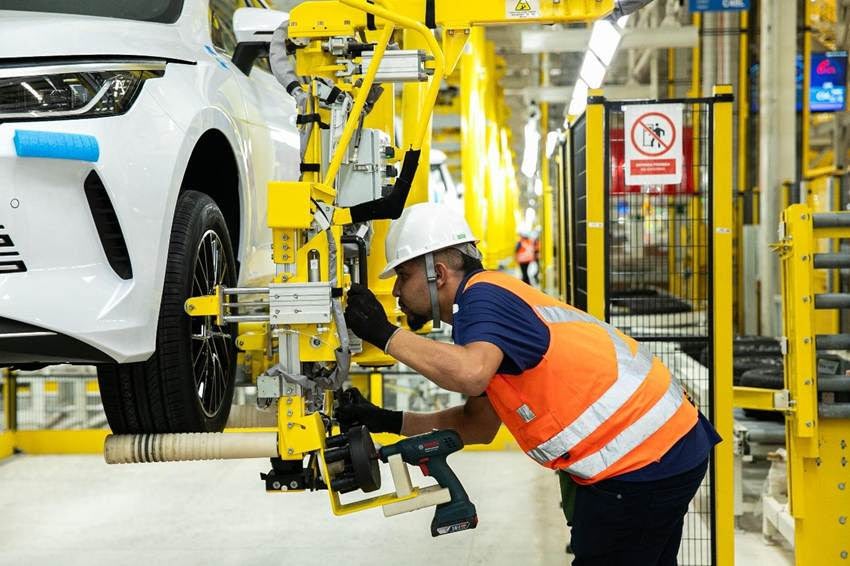 Imagem ilustrativa da notícia: Sindicato negocia redução de jornada na BYD de 42 para 40 horas semanais