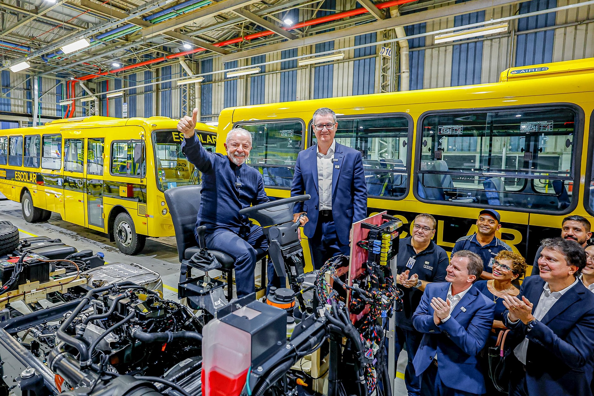 Imagem ilustrativa da notícia: Governo entrega mais 324 ônibus para o Caminho da Escola