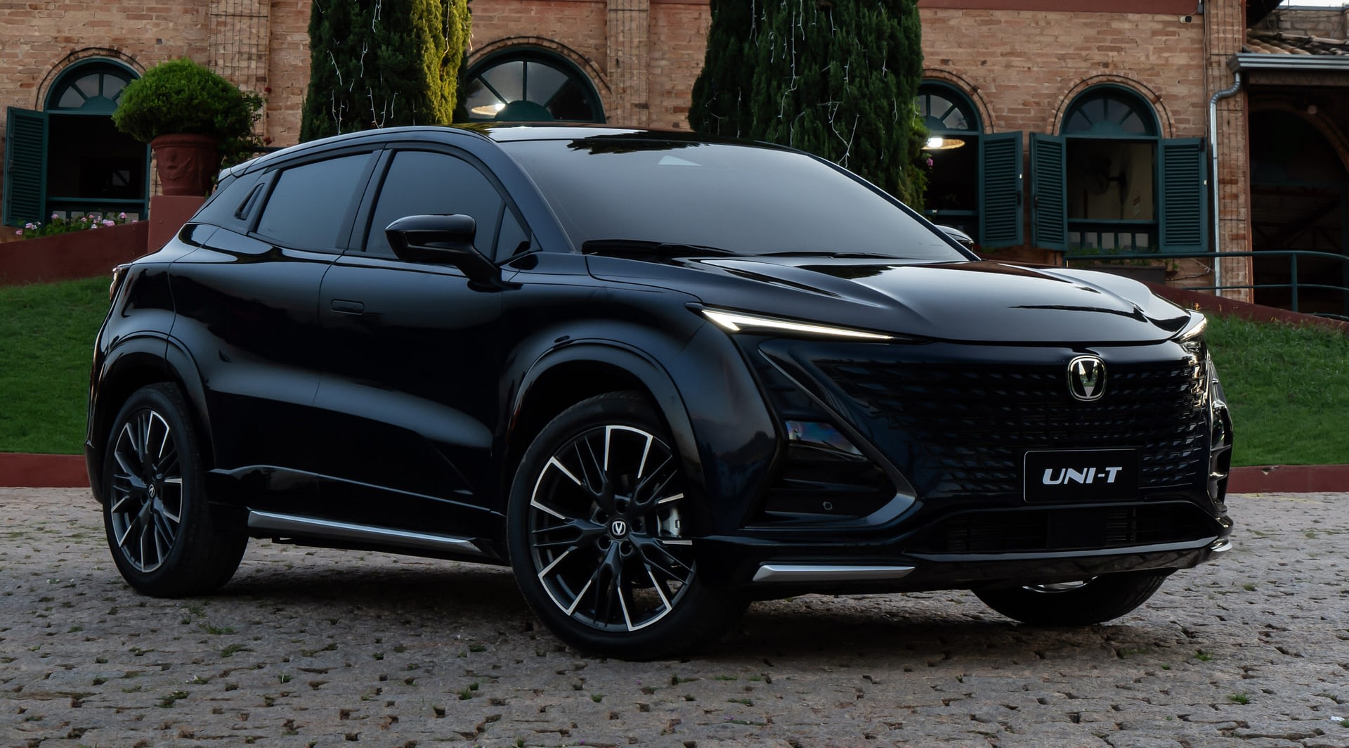 Imagem ilustrativa da notícia: Caoa Changan Uni-T por R$ 170 mil promete o melhor custo-benefício no segmento premium