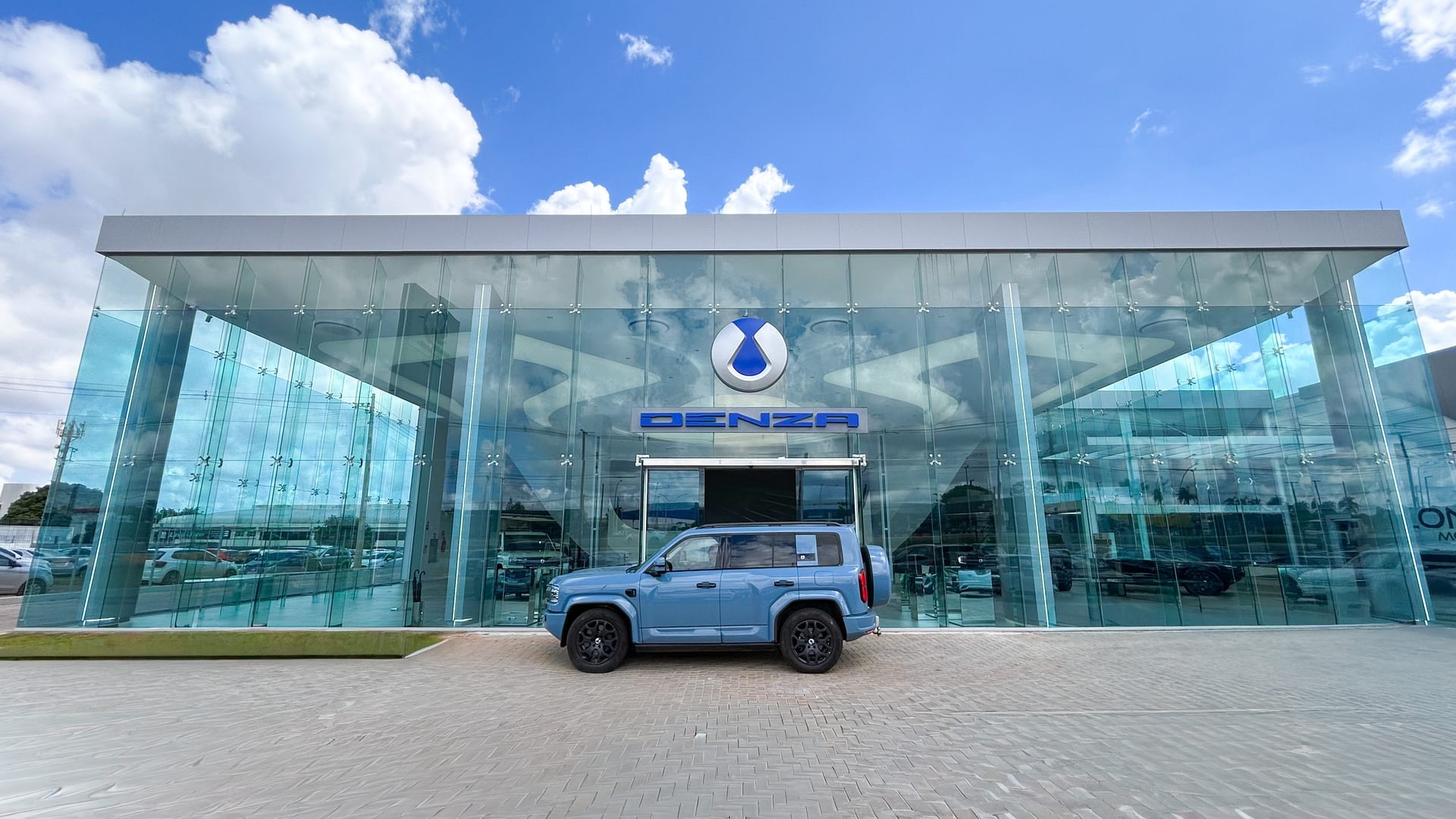 Imagem ilustrativa da notícia: Denza inaugura concessionária em Brasília que terá carregador Flash