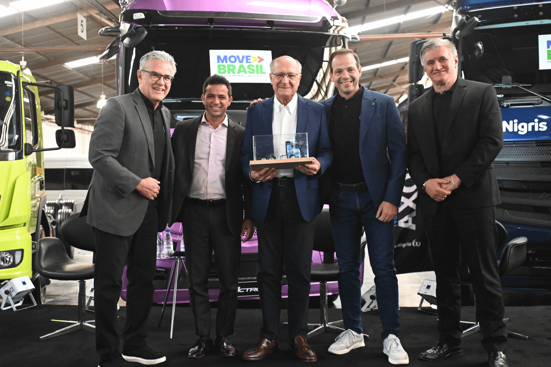 Imagem ilustrativa da notícia: Mercedes-Benz vendeu 400 caminhões pelo Move Brasil