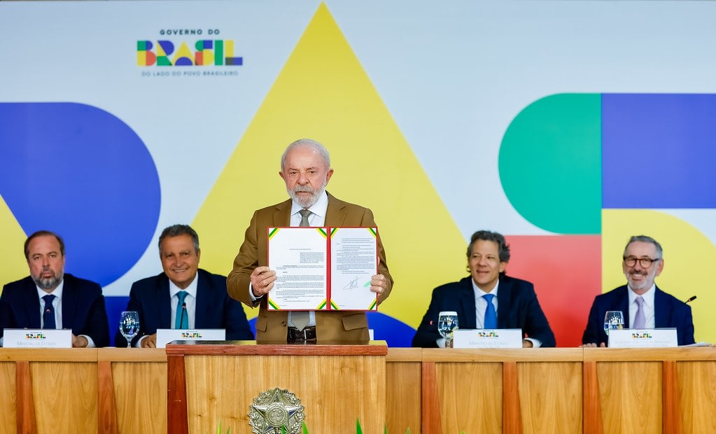 Imagem ilustrativa da notícia: Governo zera imposto do diesel para segurar alta do petróleo