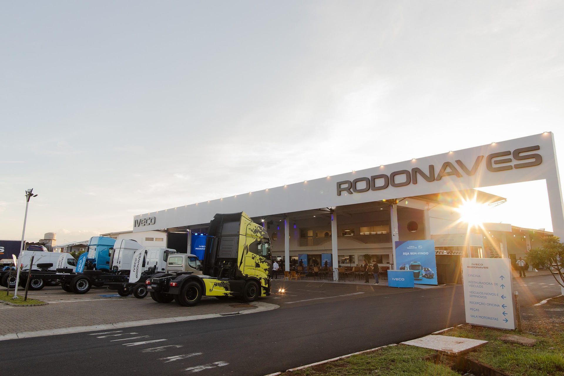 Imagem ilustrativa da notícia: Caminhões e ônibus reagem em fevereiro, mas ainda acumulam queda anual