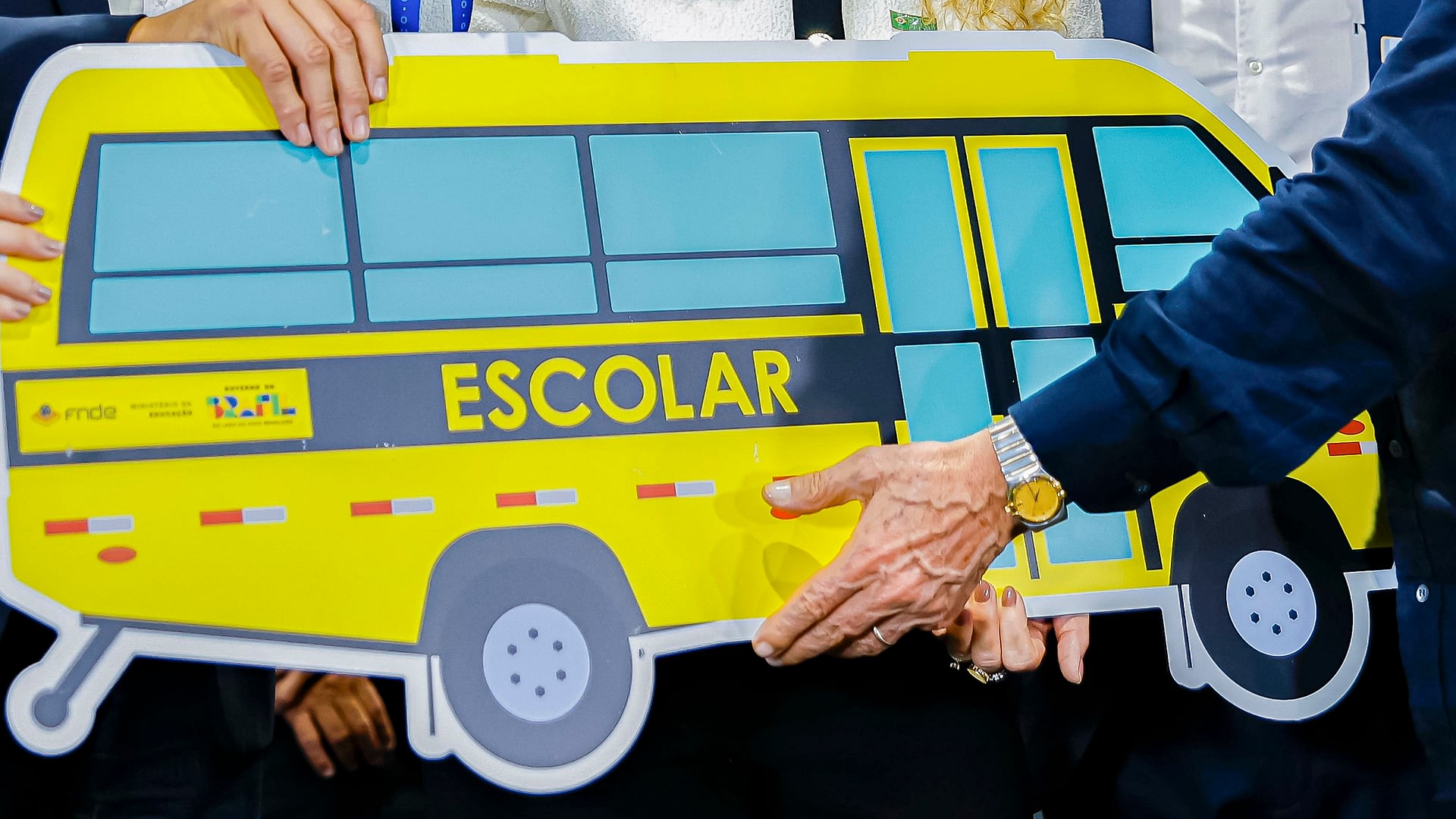 Rescaldo de Caminho da Escola ajuda vendas de ônibus no trimestre