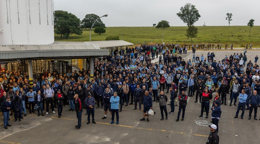 Imagem ilustrativa da notícia: Trabalhadores da General Motors afastam ameaça de greve em São José