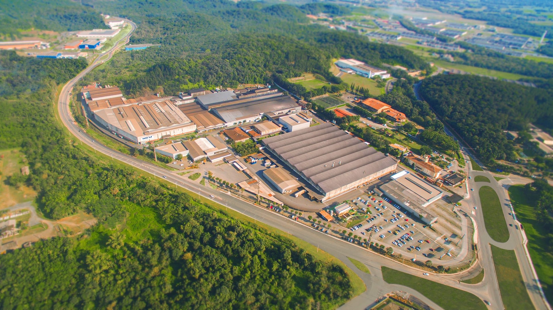 Imagem ilustrativa da notícia: Schulz recebe premiação mundial da Daimler Trucks