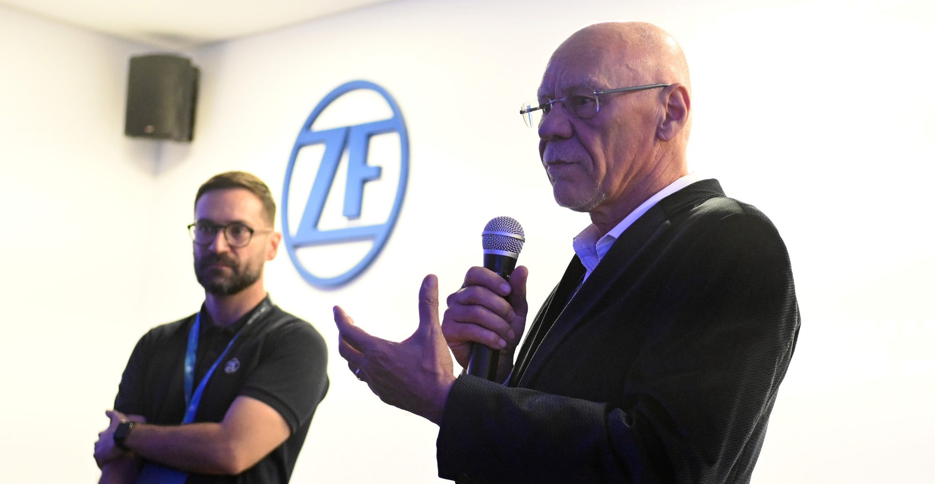 Imagem ilustrativa da notícia: ZF inicia programa Jovens Jornalistas e promove visita à fábrica de Limeira
