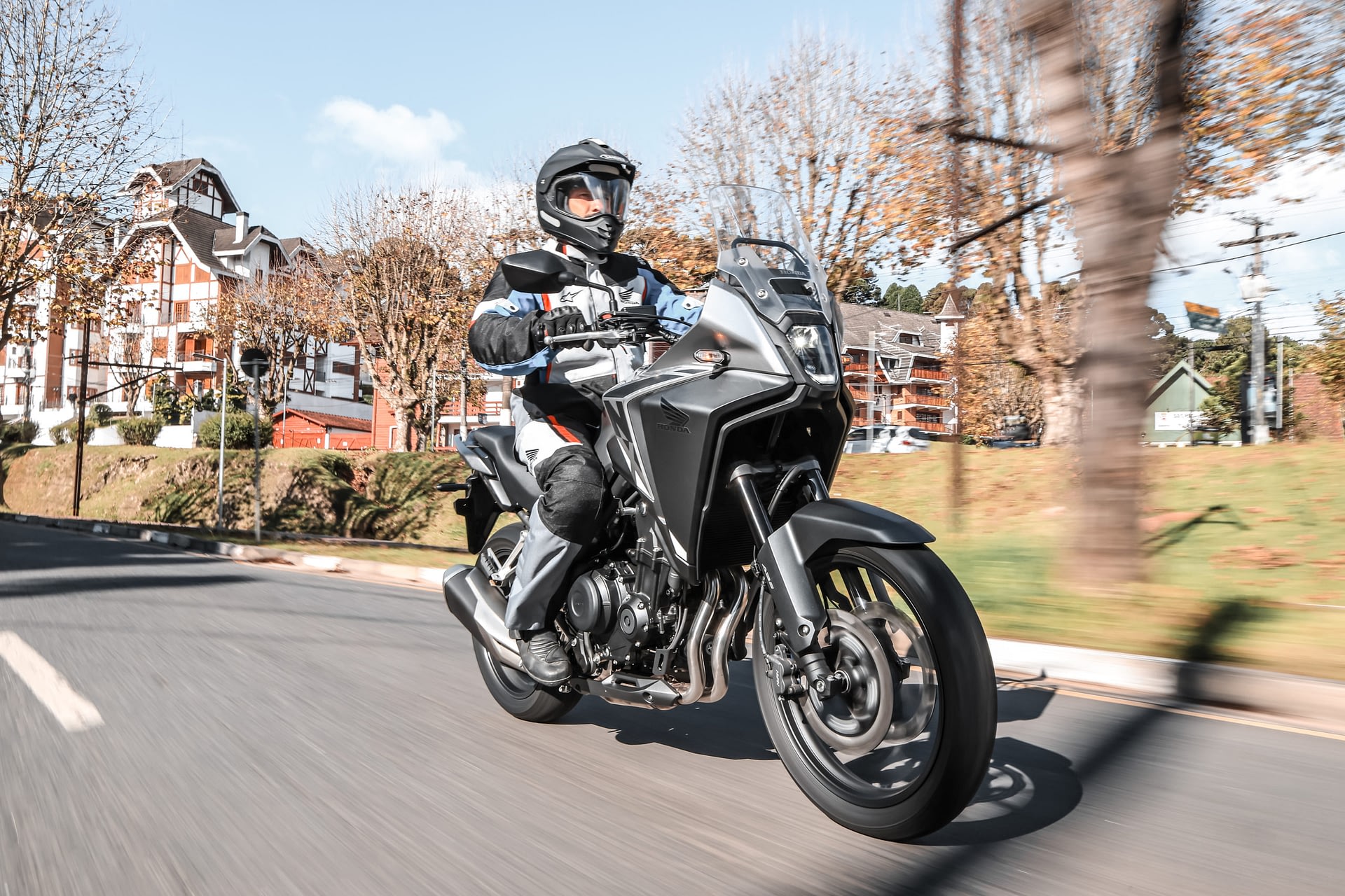 Imagem ilustrativa da notícia: Honda amplia opções de cores da NX500 e CB500 Hornet para a linha 2027